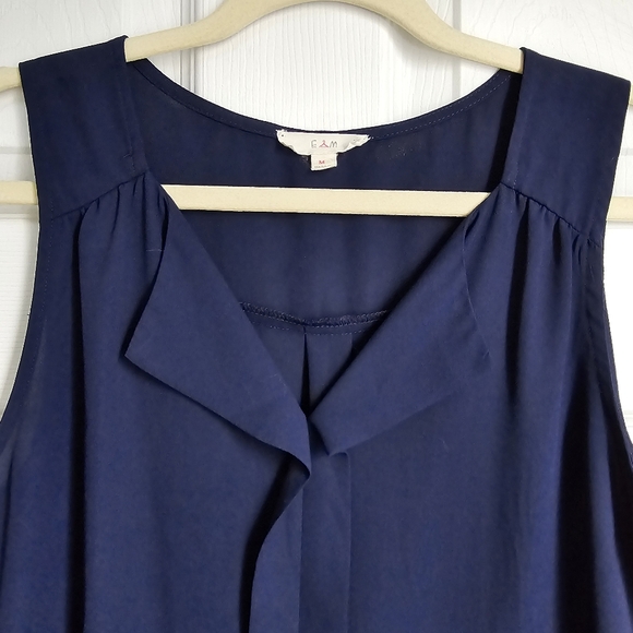 🌷Navy sleeveless dress shirt - Picture 4 of 6